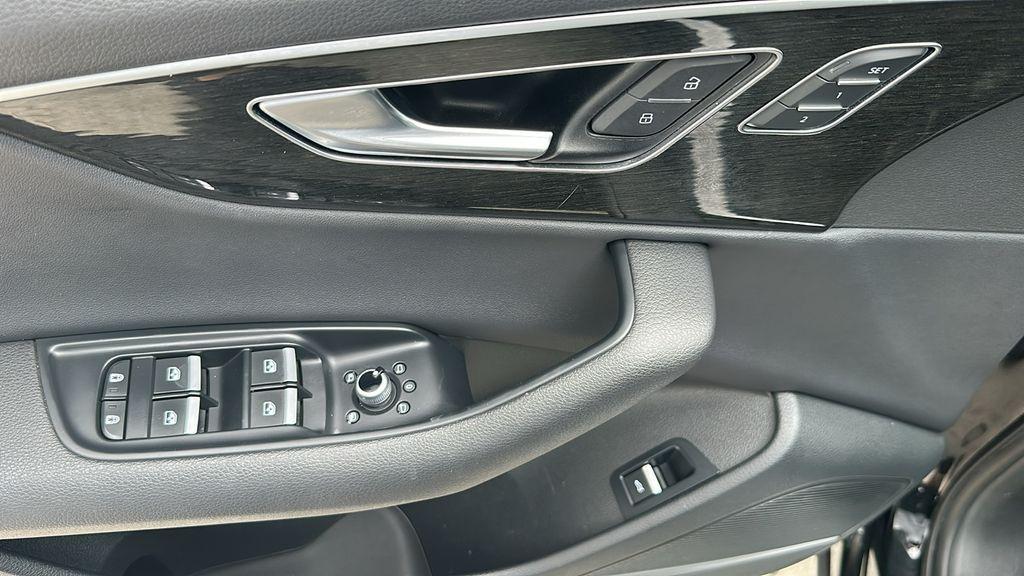 used 2022 Audi Q7 car, priced at $31,900