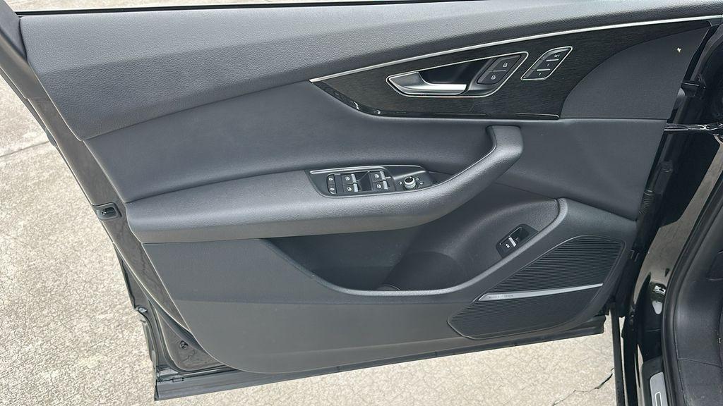 used 2022 Audi Q7 car, priced at $31,900