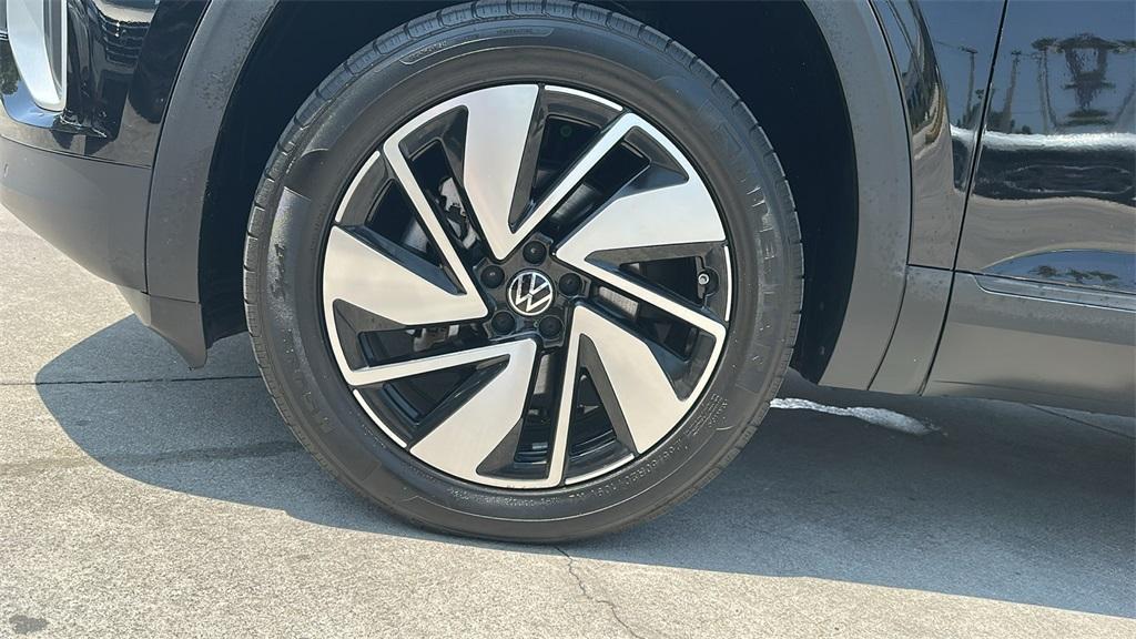 used 2024 Volkswagen Atlas car, priced at $30,500