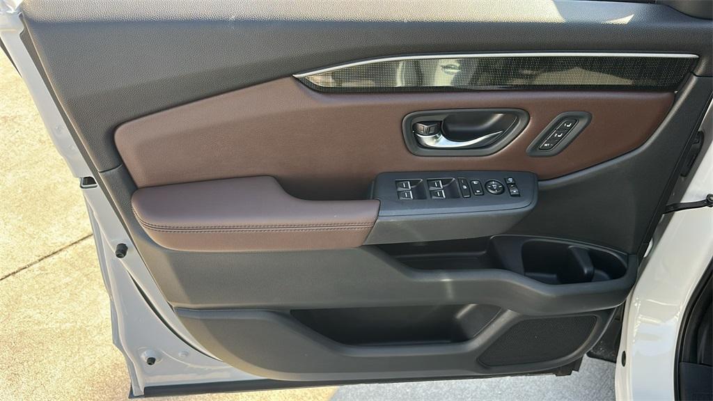 used 2023 Honda Pilot car, priced at $42,988