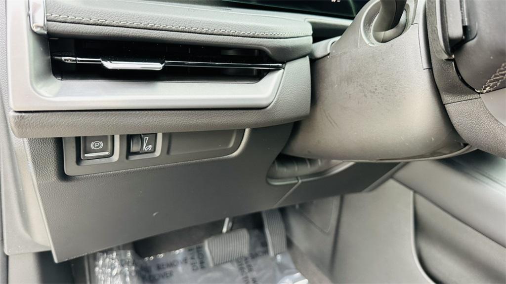 used 2024 Cadillac XT4 car, priced at $35,988