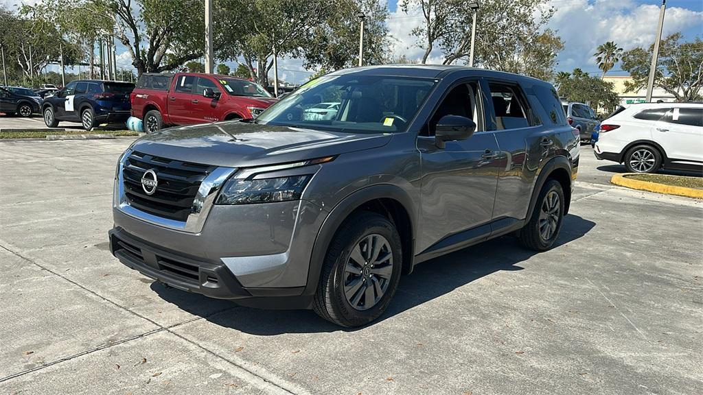 used 2024 Nissan Pathfinder car, priced at $30,000