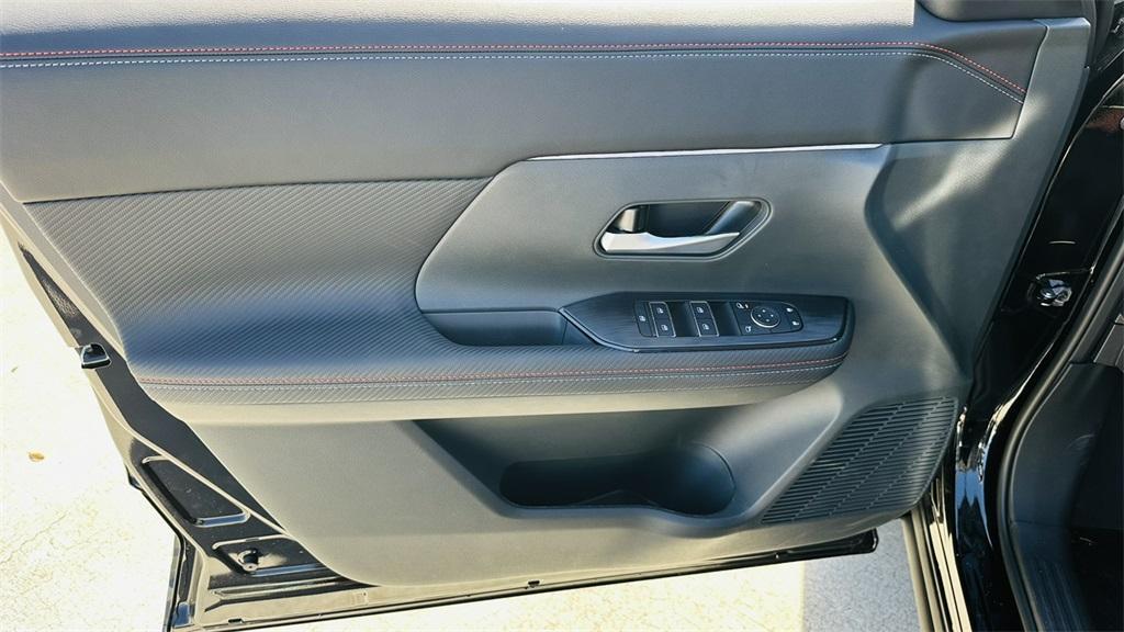new 2025 Nissan Kicks car, priced at $29,294