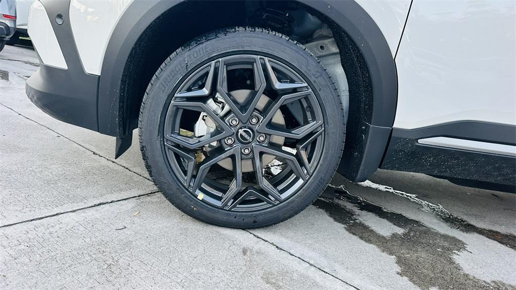 new 2025 Nissan Kicks car, priced at $28,620