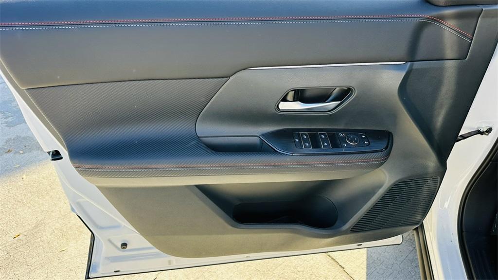 new 2025 Nissan Kicks car, priced at $28,041