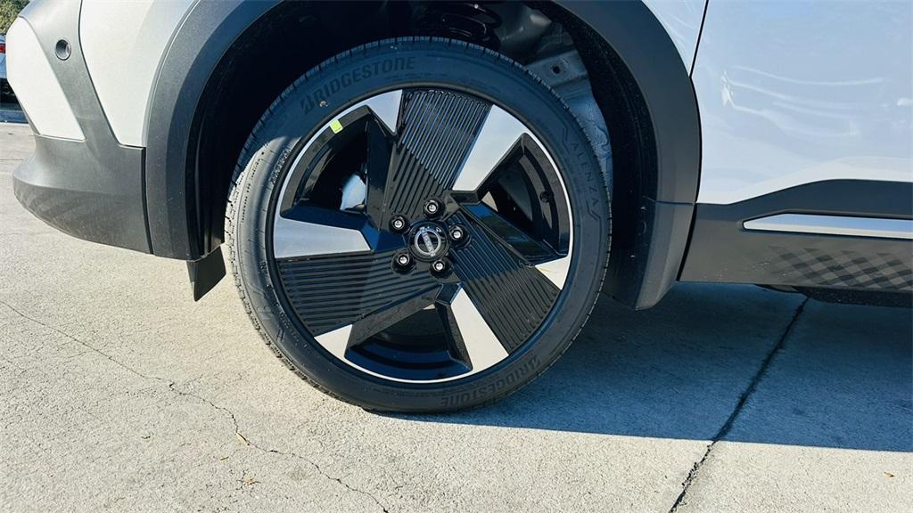 new 2025 Nissan Kicks car, priced at $28,041