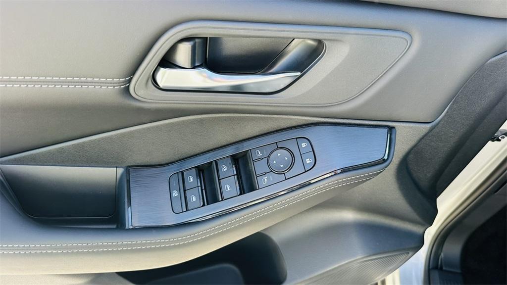 new 2025 Nissan Rogue car, priced at $32,326