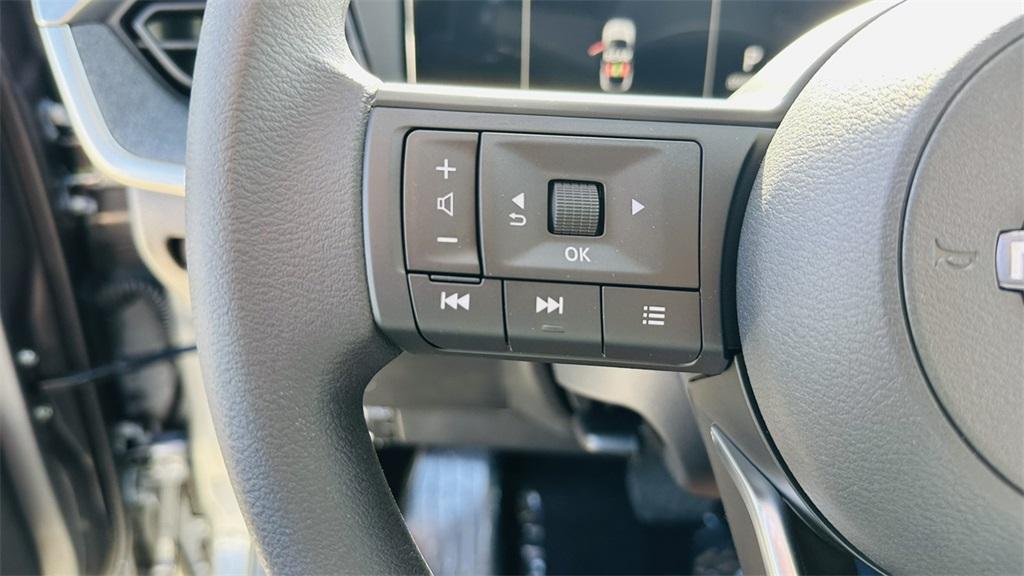 new 2025 Nissan Kicks car, priced at $25,079