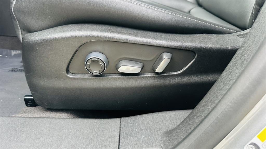 used 2024 Cadillac XT4 car, priced at $33,112