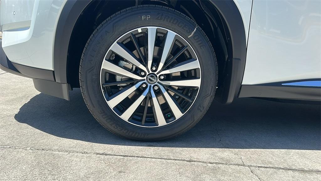 new 2025 Nissan Pathfinder car, priced at $48,923