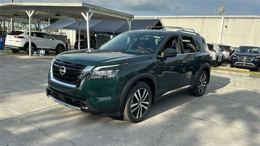 new 2025 Nissan Pathfinder car, priced at $49,596