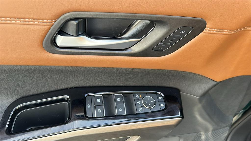 new 2025 Nissan Pathfinder car, priced at $49,596
