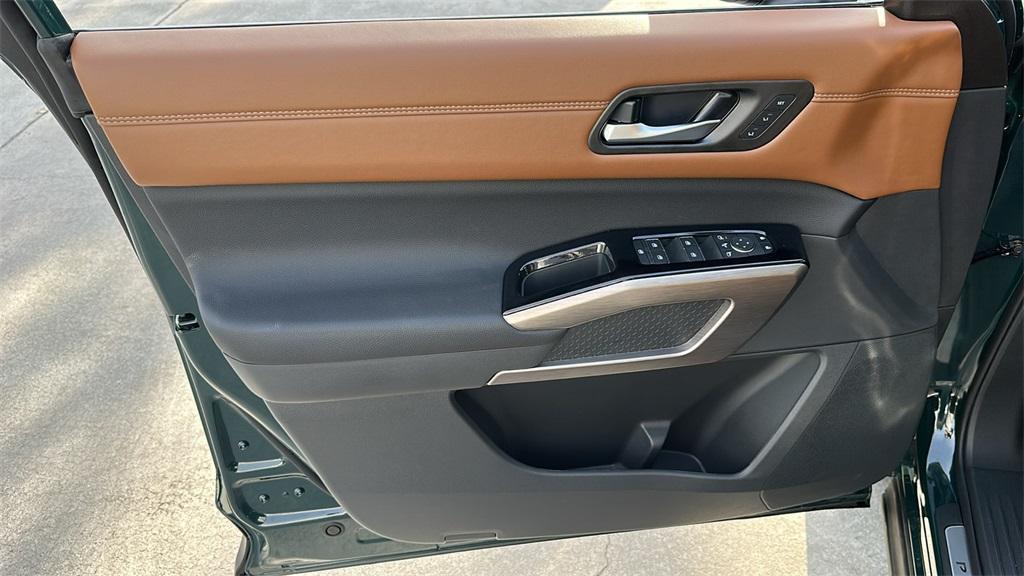 new 2025 Nissan Pathfinder car, priced at $49,596