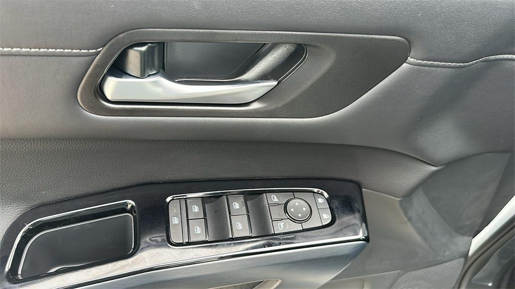 new 2025 Nissan Pathfinder car, priced at $36,327