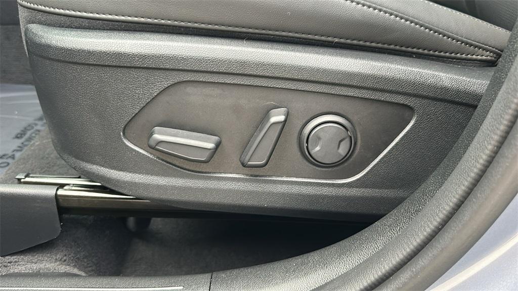 used 2024 Kia Sorento car, priced at $33,840