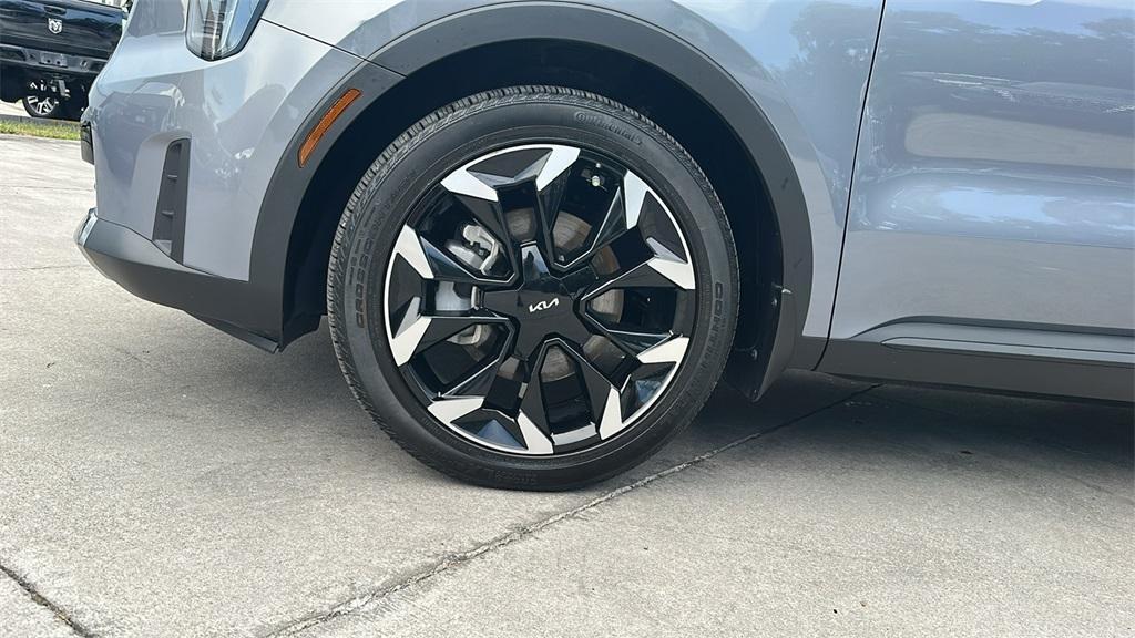 used 2024 Kia Sorento car, priced at $33,840