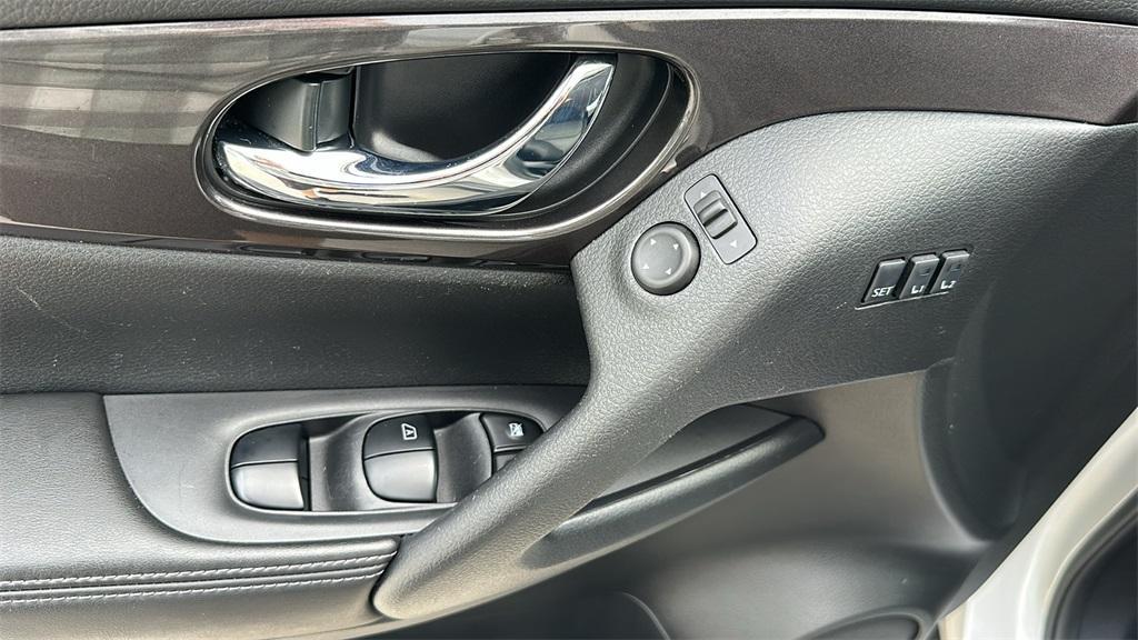 used 2019 Nissan Rogue car, priced at $17,518