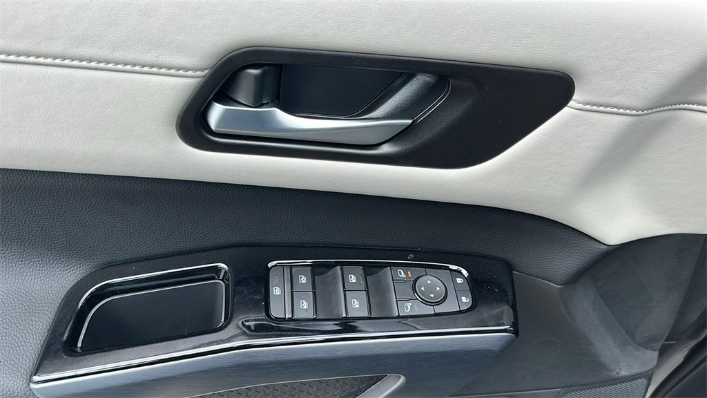 new 2025 Nissan Pathfinder car, priced at $42,682