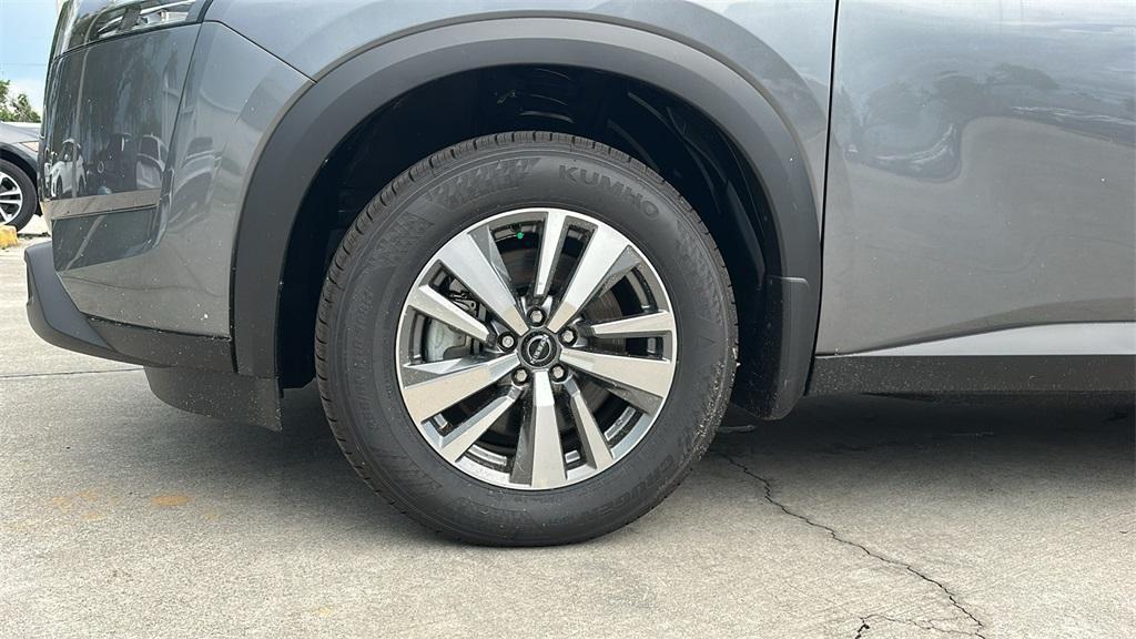 new 2025 Nissan Pathfinder car, priced at $42,682