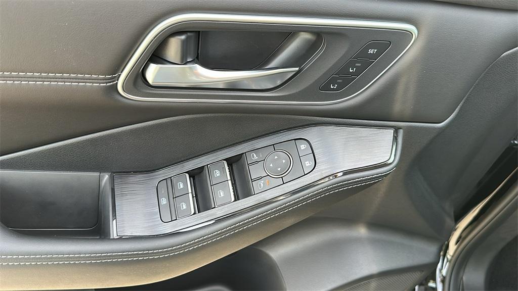 new 2025 Nissan Rogue car, priced at $39,826