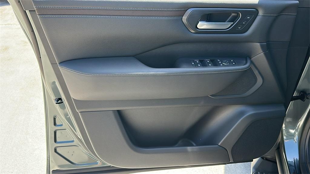 new 2025 Nissan Armada car, priced at $63,615