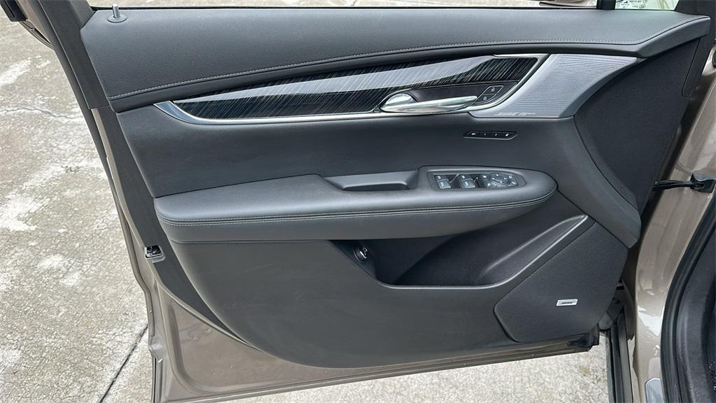 used 2023 Cadillac XT6 car, priced at $30,995