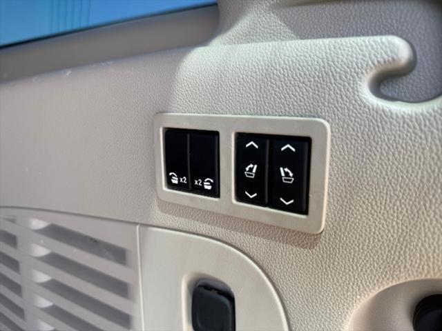 used 2020 Cadillac Escalade ESV car, priced at $46,999