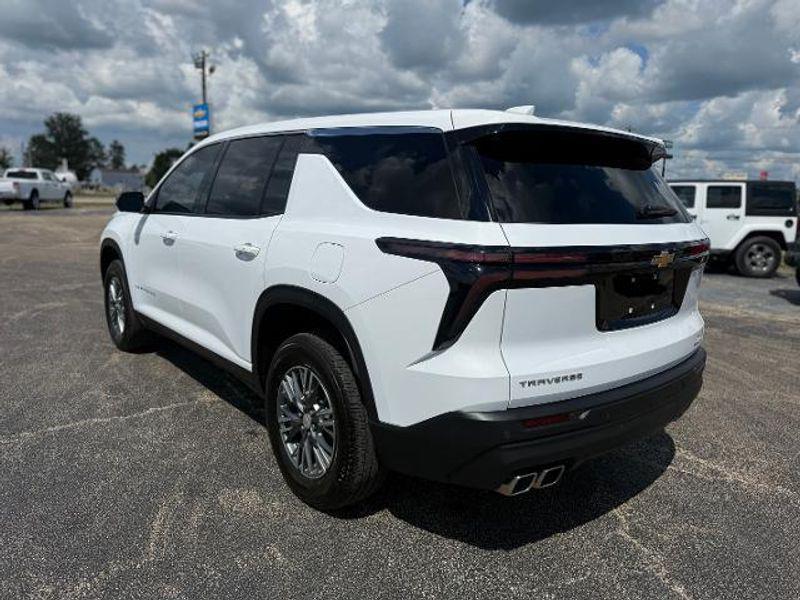 used 2024 Chevrolet Traverse car, priced at $37,998