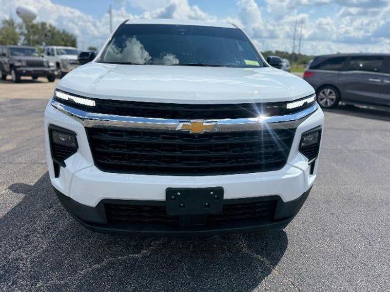used 2024 Chevrolet Traverse car, priced at $37,998