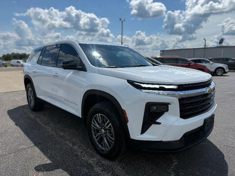 used 2024 Chevrolet Traverse car, priced at $37,998