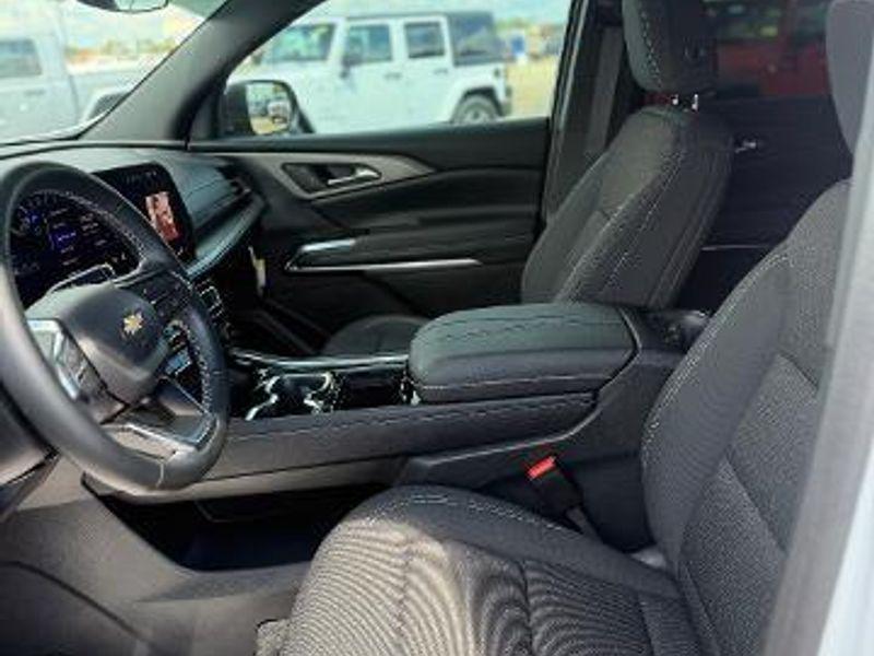 used 2024 Chevrolet Traverse car, priced at $37,998