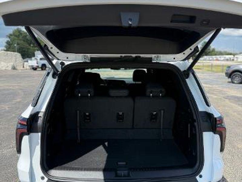 used 2024 Chevrolet Traverse car, priced at $37,998