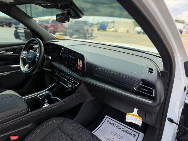 used 2024 Chevrolet Traverse car, priced at $37,998