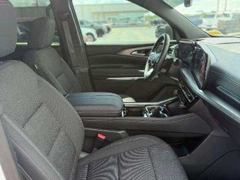 used 2024 Chevrolet Traverse car, priced at $37,998