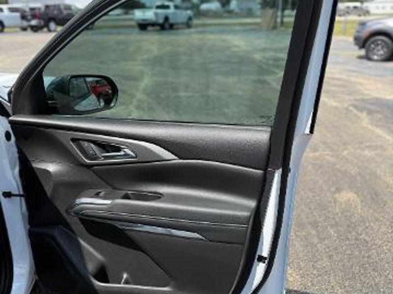 used 2024 Chevrolet Traverse car, priced at $37,998