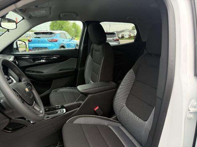new 2025 Chevrolet TrailBlazer car, priced at $27,380