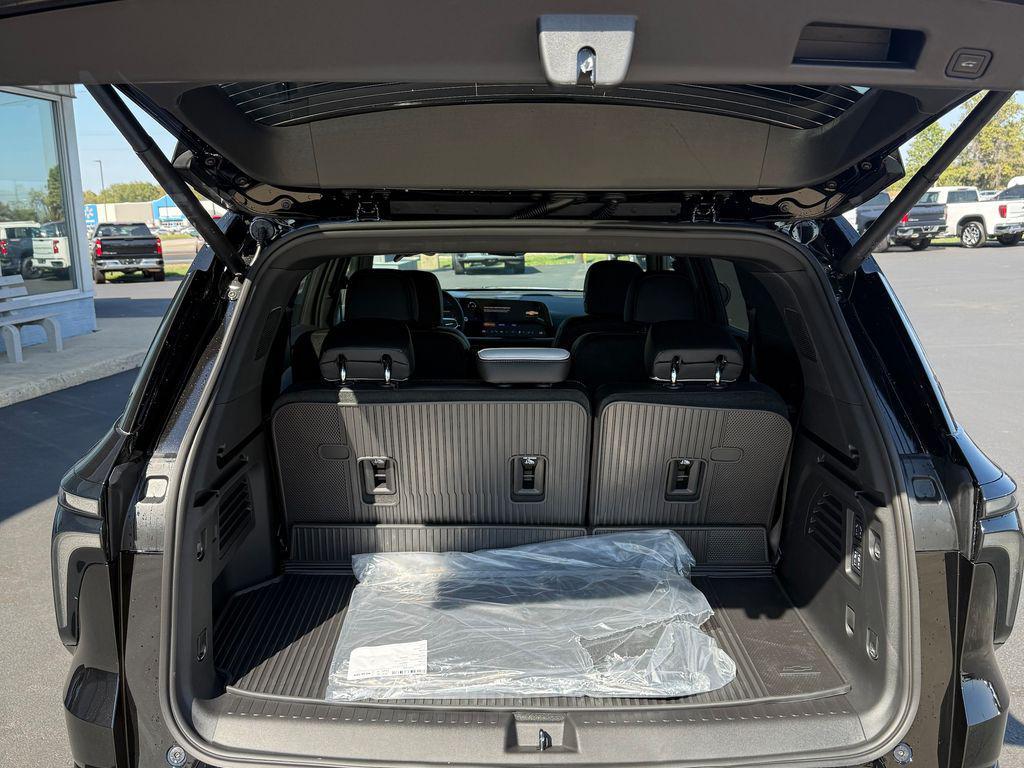 new 2026 Chevrolet Traverse car, priced at $57,715