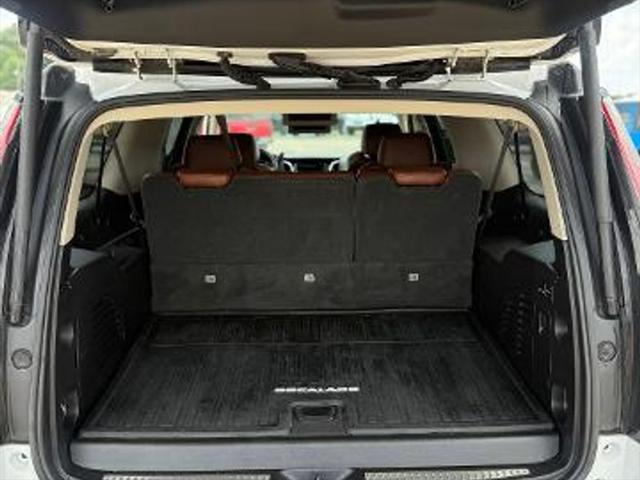 used 2020 Cadillac Escalade ESV car, priced at $33,295