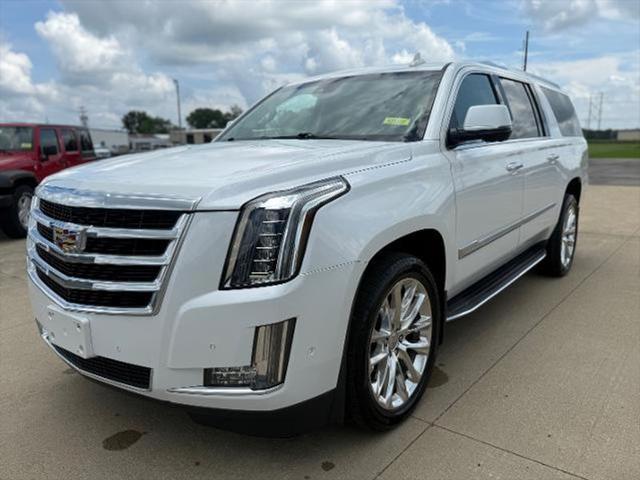 used 2020 Cadillac Escalade ESV car, priced at $33,295