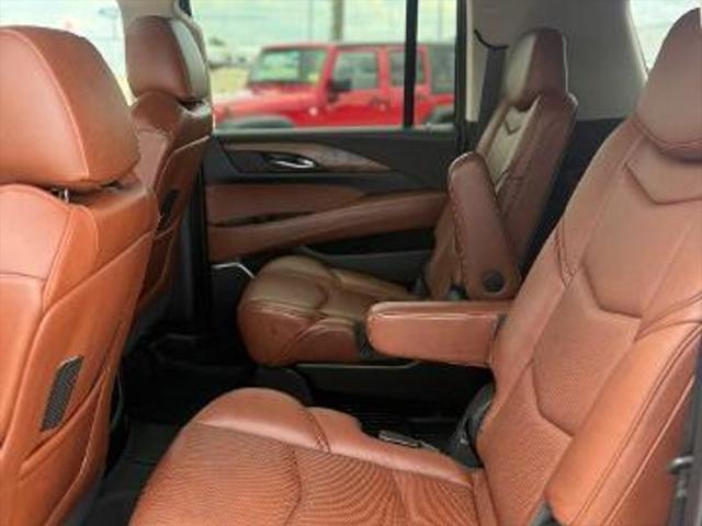 used 2020 Cadillac Escalade ESV car, priced at $33,295