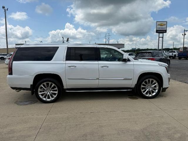 used 2020 Cadillac Escalade ESV car, priced at $33,295