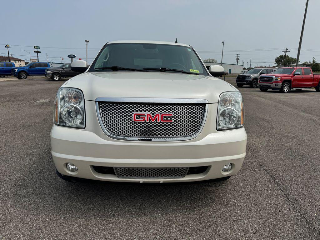 used 2014 GMC Yukon car, priced at $19,999