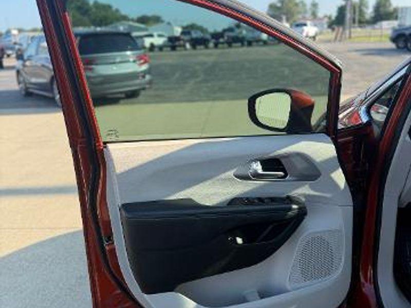used 2018 Chrysler Pacifica Hybrid car, priced at $21,698