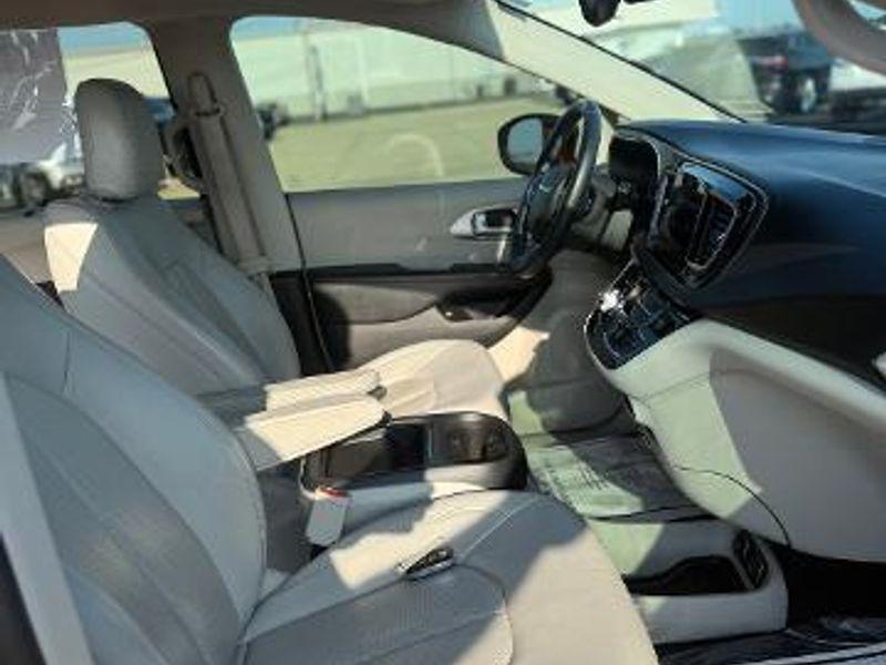 used 2018 Chrysler Pacifica Hybrid car, priced at $21,698