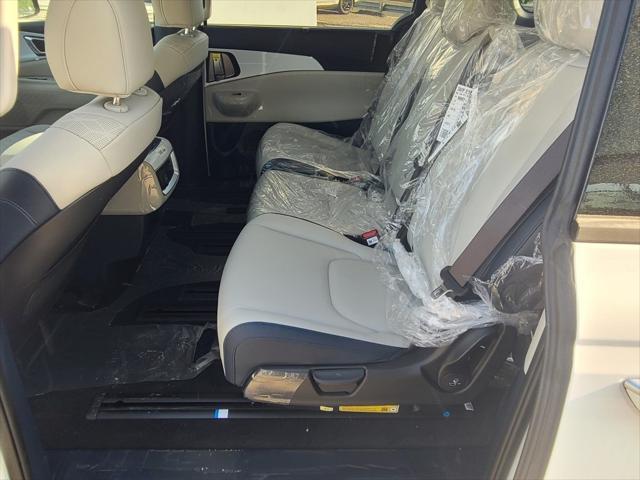 new 2025 Kia Carnival Hybrid car, priced at $49,310