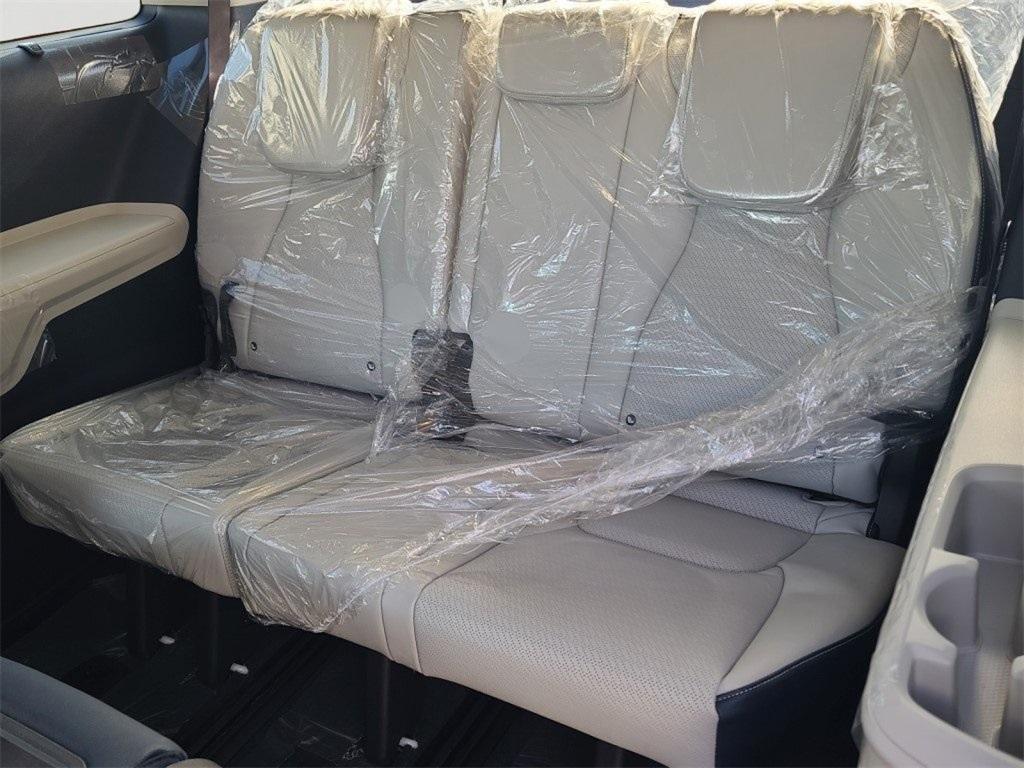 new 2025 Kia Carnival Hybrid car, priced at $50,195