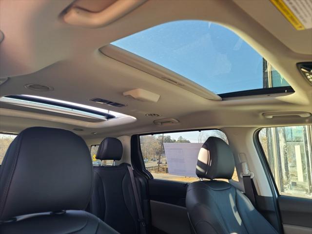new 2025 Kia Carnival Hybrid car, priced at $49,250