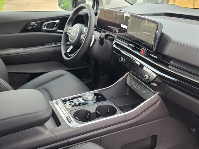 new 2026 Kia Carnival Hybrid car, priced at $55,660