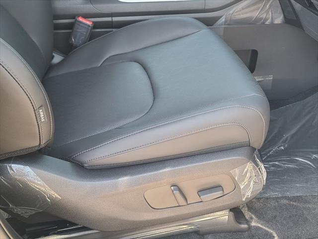 new 2025 Kia Carnival Hybrid car, priced at $52,780