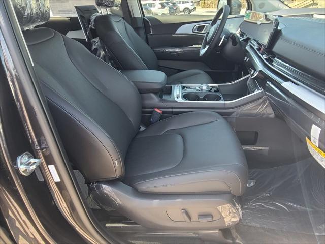 new 2025 Kia Carnival Hybrid car, priced at $52,780
